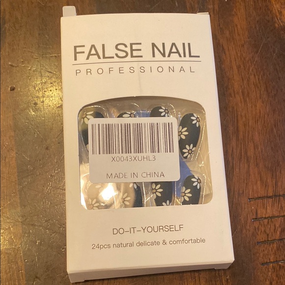 Floral False Nail Set - Picture 1 of 2